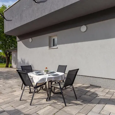 Pet Friendly In With Wifi Prázdninový dům Pula