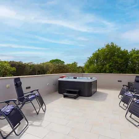 Nice Home In Pula With Wifi