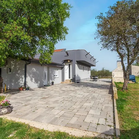 Nice Home In Pula With Wifi * Pula