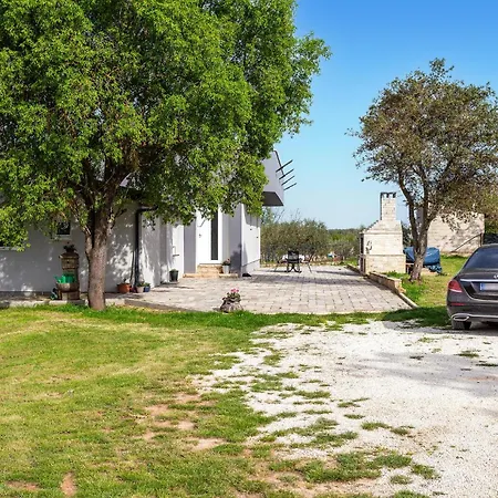 Nice Home In Pula With Wifi