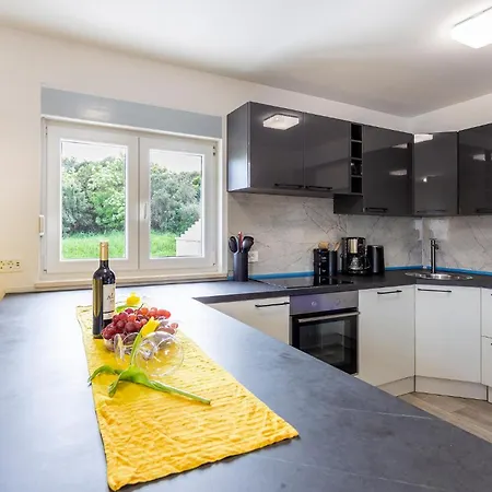 Dom wakacyjny Pet Friendly In With Wifi Pula